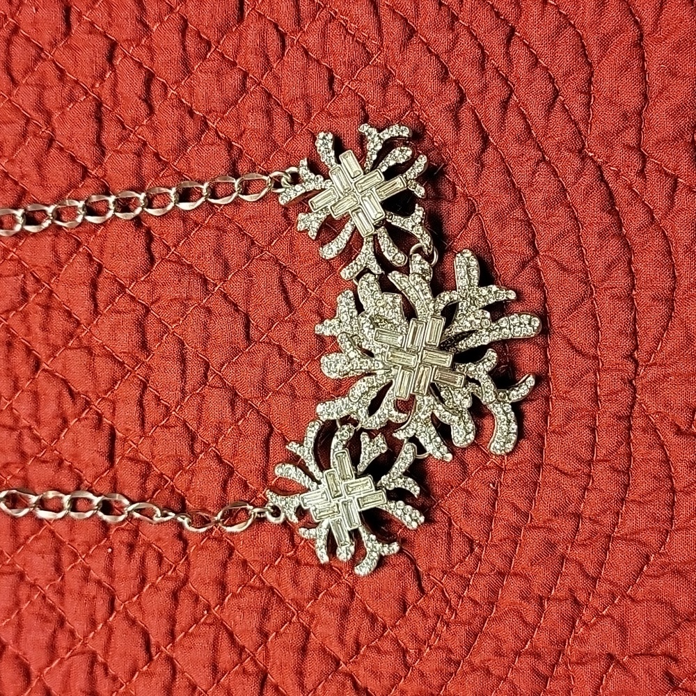 Lovely silver necklace.